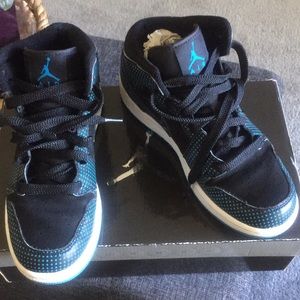 AIR JORDAN 1 Black/Laser Blue Size 6Y